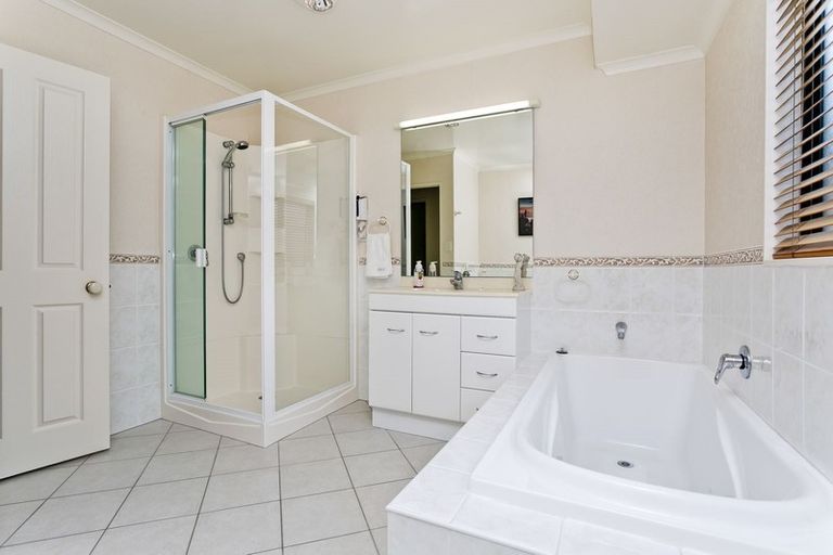Photo of property in 7 Landvale Court, Browns Bay, Auckland, 0630
