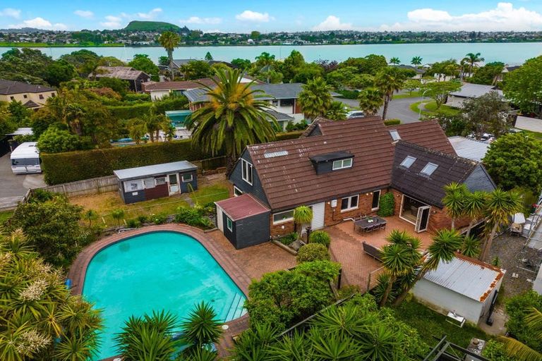 Photo of property in 8 Sanctuary Point, Sunnyhills, Auckland, 2010