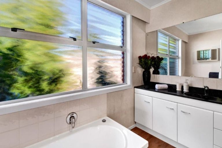 Photo of property in 9 Kennedy Place, Merrilands, New Plymouth, 4312