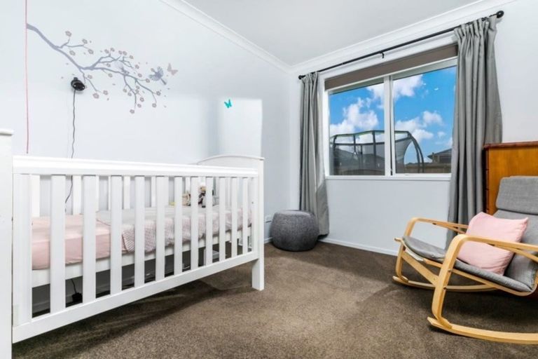 Photo of property in 5 Aporo Drive, Kumeu, 0810