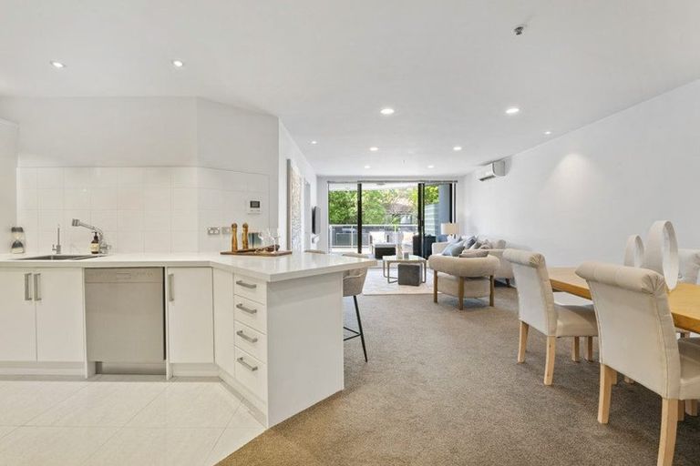 Photo of property in 175h Hurstmere Road, Takapuna, Auckland, 0622