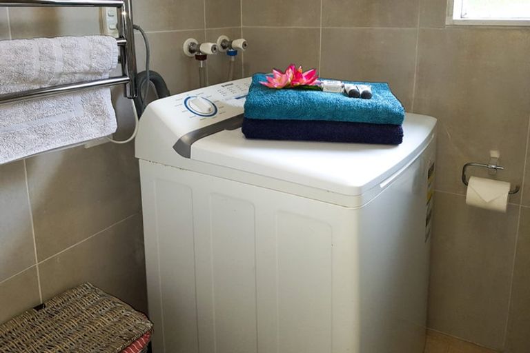 Photo of property in 9/18 Parr Terrace, Castor Bay, Auckland, 0620