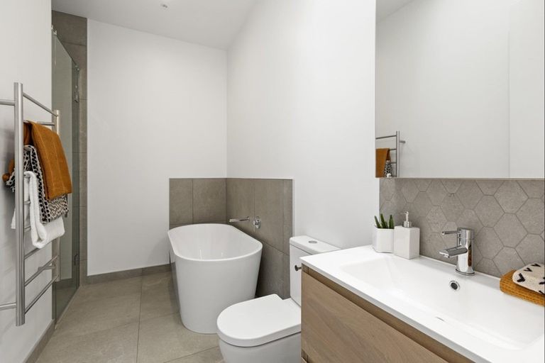 Photo of property in 7/14 Tamariki Avenue, Orewa, 0931