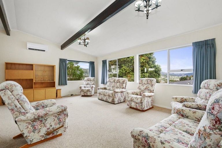 Photo of property in 32 Turriff Crescent, Tawa, Wellington, 5028