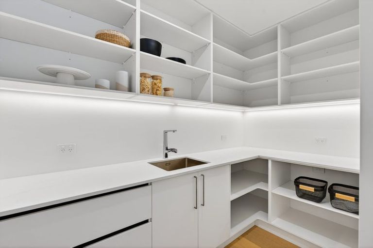 Photo of property in 7 Annie Aranui Drive, Poraiti, 4182