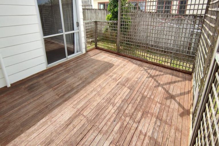 Photo of property in 25 Lisa Rise, Half Moon Bay, Auckland, 2012