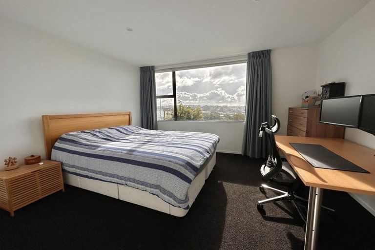 Photo of property in 5/15 Chivalry Road, Glenfield, Auckland, 0629