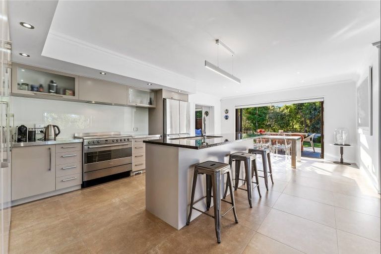 Photo of property in 2 Wonderview Road, Leigh, 0985