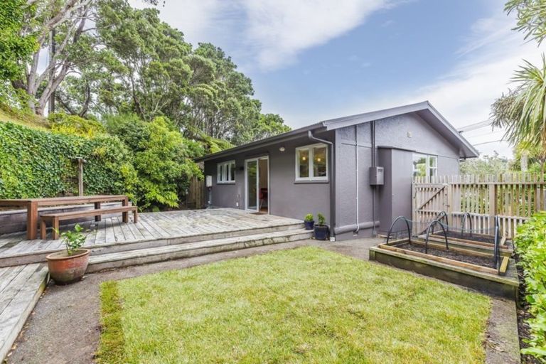 Photo of property in 23 West Road, Northland, Wellington, 6012