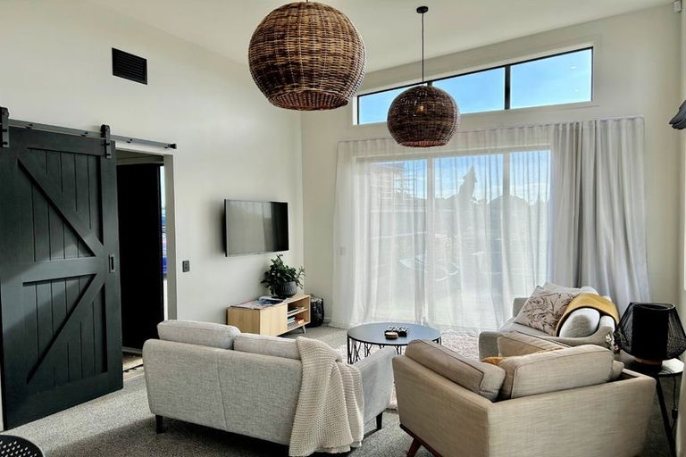 Photo of property in 8 Mirek Street, Waikanae, 5036