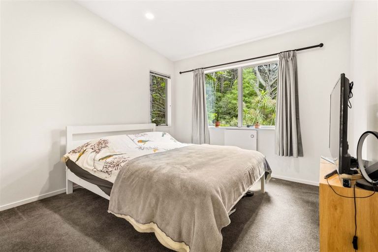 Photo of property in 2/72 Spinella Drive, Bayview, Auckland, 0629