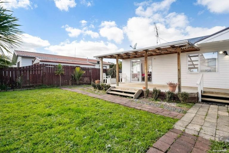 Photo of property in 1/18 Eulogy Place, Randwick Park, Auckland, 2105