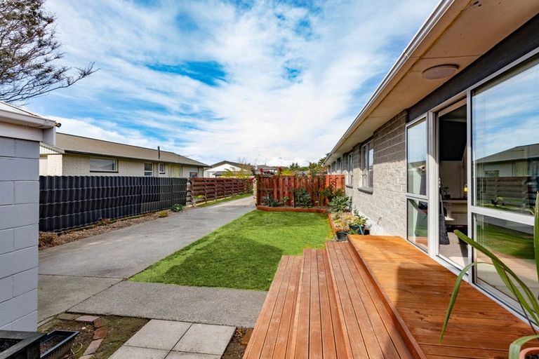 Photo of property in 2/11 Farnborough Street, Aranui, Christchurch, 8061