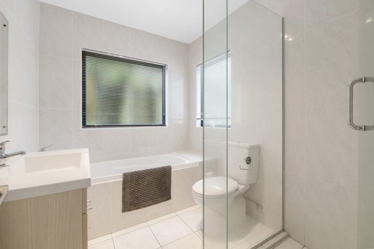 Photo of property in 23 Mariners View Road, Beach Haven, Auckland, 0626