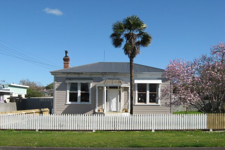 Photo of property in 8 Oxford Street, Marton, 4710