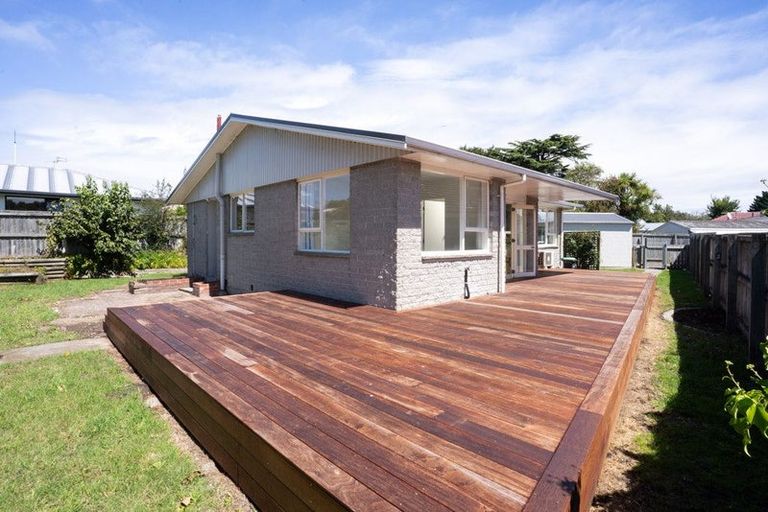 Photo of property in 22 Besant Place, Avondale, Christchurch, 8061