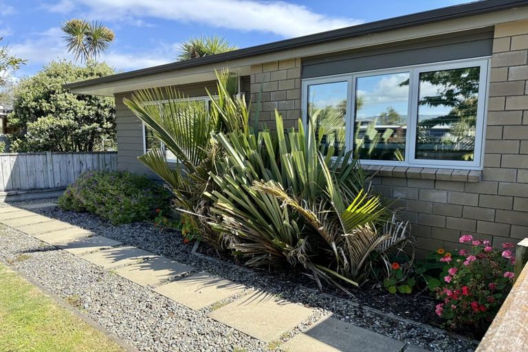Photo of property in 46 Simpson Crescent, Raumati Beach, Paraparaumu, 5032