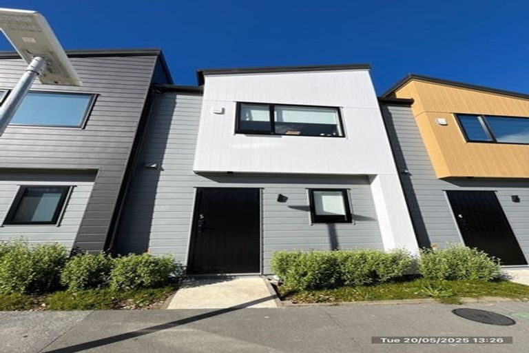 Photo of property in 5/241 Don Buck Road, Massey, Auckland, 0614