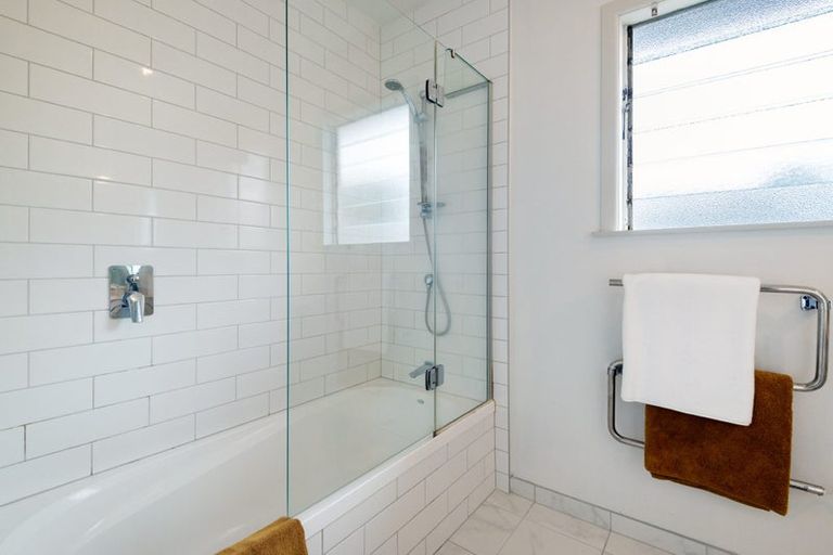 Photo of property in 1/95 Sylvan Avenue, Northcote, Auckland, 0627