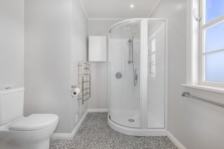 Photo of property in 68a Mana Esplanade, Paremata, Porirua, 5026