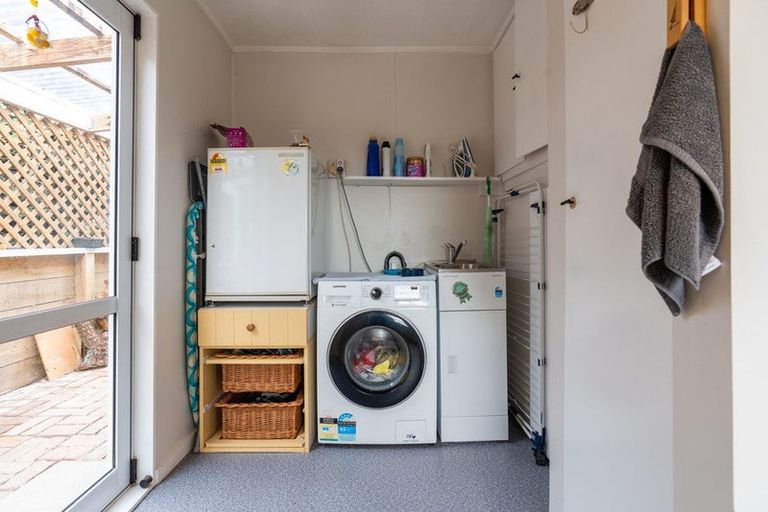 Photo of property in 24 Nore Street, Waihola, Milton, 9073