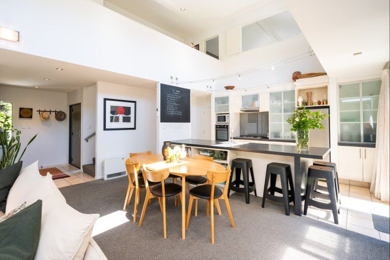 Photo of property in 11 Woodford Heights, Havelock North, 4130