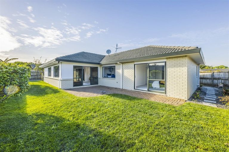 Photo of property in 12 Attymon Lane, East Tamaki, Auckland, 2016