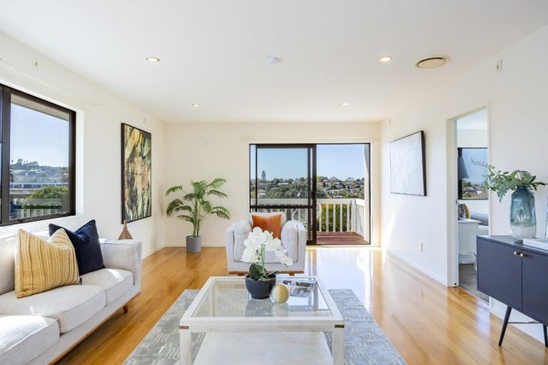 Photo of property in 13 Knightsbridge Drive, Forrest Hill, Auckland, 0620