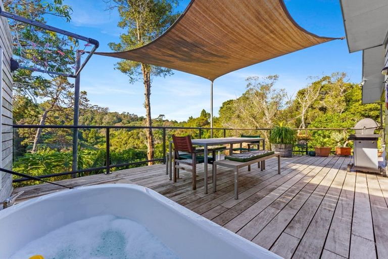 Photo of property in 9 Ferndale Avenue, Leigh, 0985