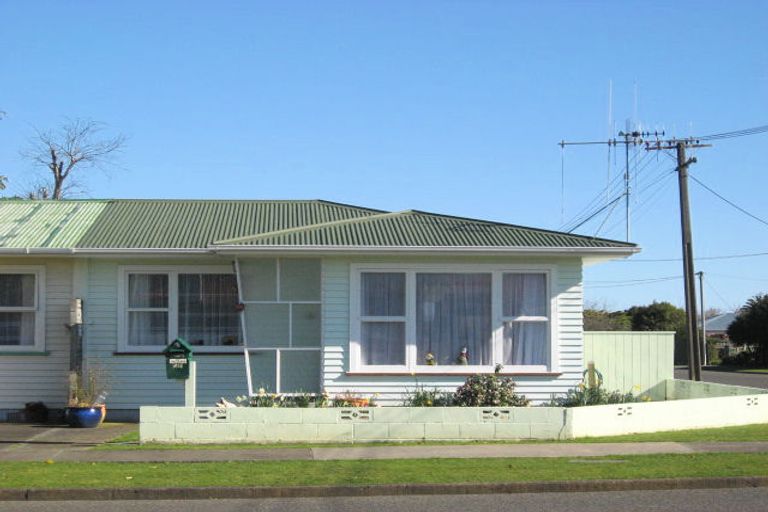 Photo of property in 57 Queenwood Road, Levin, 5510