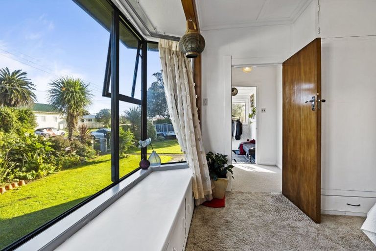 Photo of property in 69 Domett Street, Opunake, 4616