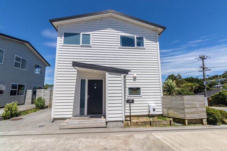 Photo of property in 1/20 Glanmire Road, Newlands, Wellington, 6037