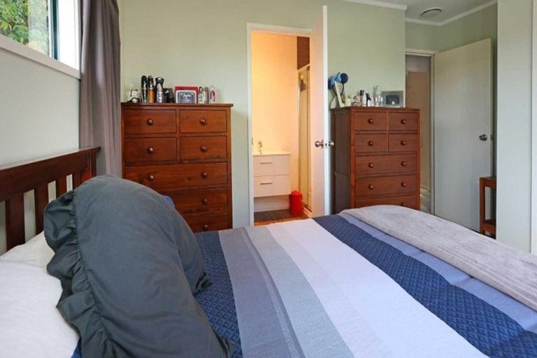 Photo of property in 19a Riserra Drive, Ranui, Auckland, 0612