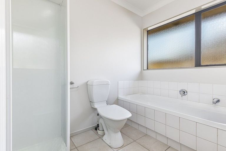 Photo of property in 8 Old Park Place, Takanini, 2112