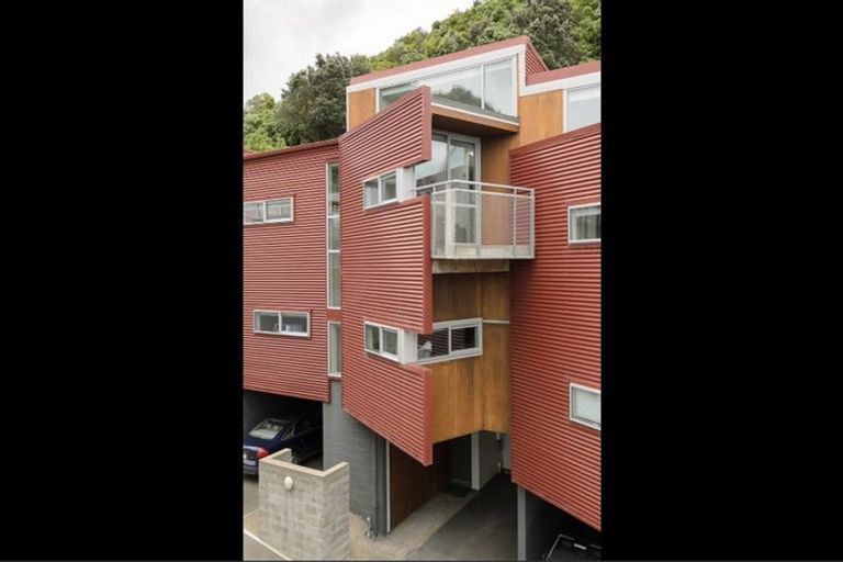 Photo of property in 8/2 Onslow Road, Khandallah, Wellington, 6035