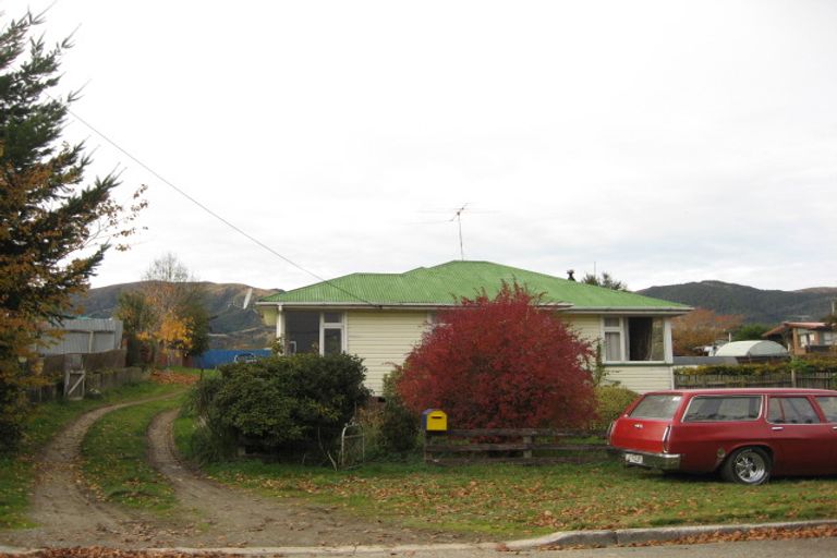 Photo of property in 2 York Street, Tapanui, 9522