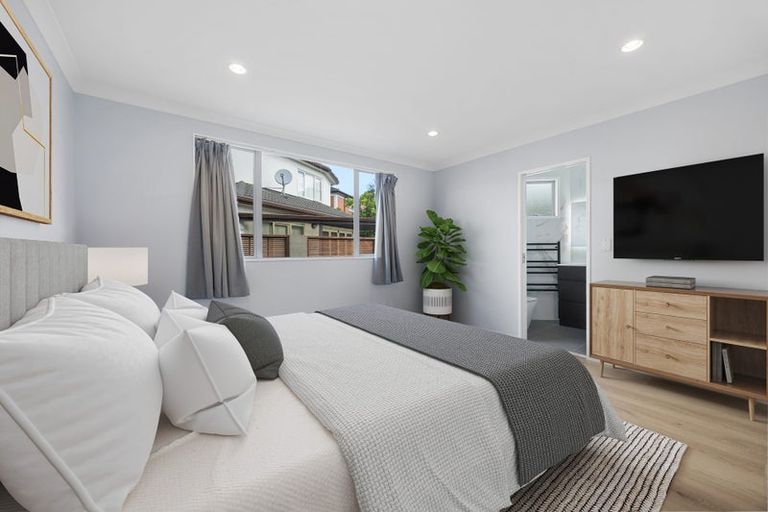 Photo of property in 10 Lupetti Rise, West Harbour, Auckland, 0618