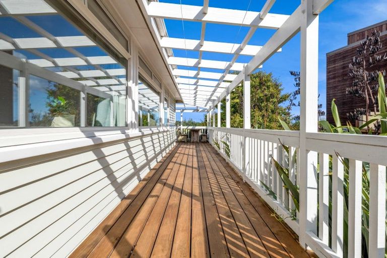 Photo of property in 109 Frankley Road, Frankleigh Park, New Plymouth, 4310