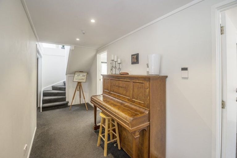 Photo of property in 107 Tiroroa Avenue, Te Atatu South, Auckland, 0610