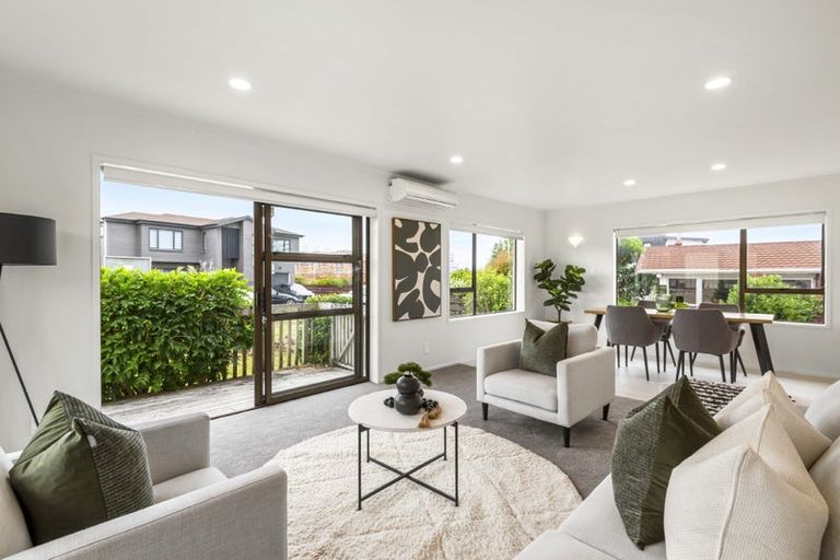 Photo of property in 1/27 Knightsbridge Drive, Forrest Hill, Auckland, 0620