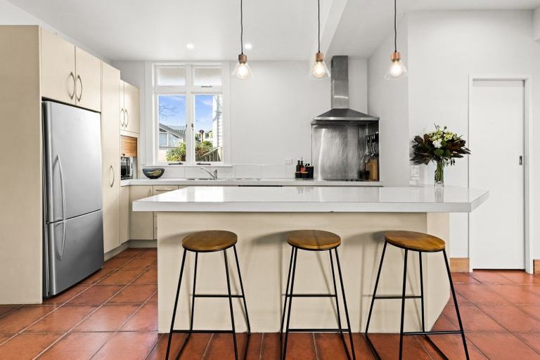 Photo of property in 23 Fitzroy Road, Bluff Hill, Napier, 4110