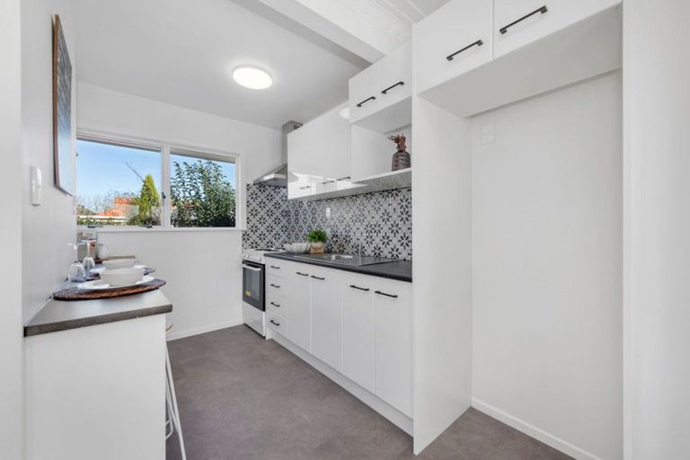 Photo of property in 2/45 Denbigh Avenue, Mount Roskill, Auckland, 1041