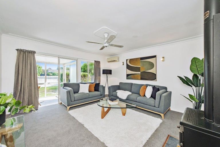 Photo of property in 15 Middlepark Road, Sockburn, Christchurch, 8042