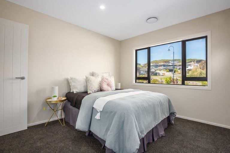 Photo of property in 4 Omaka Place, Aotea, Porirua, 5024