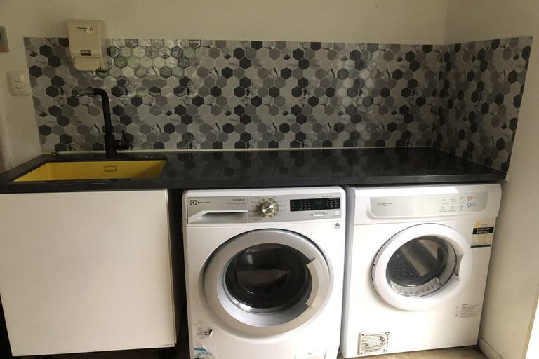 Photo of property in 987 Tuhikaramea Road, Ngahinapouri, Hamilton, 3290