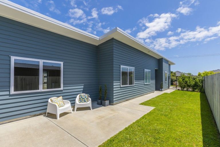 Photo of property in 17 Mahia Lane, Waikanae, 5036