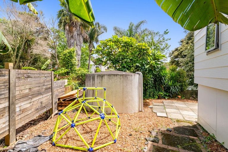 Photo of property in 46a Elliston Crescent, Stanmore Bay, Whangaparaoa, 0932