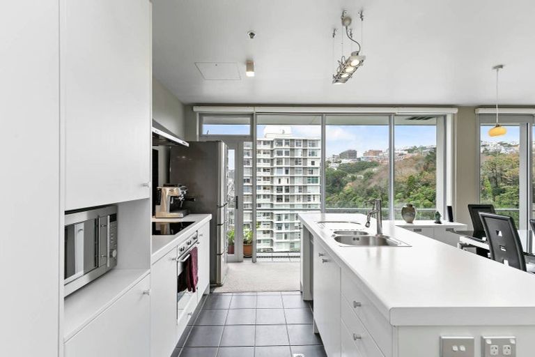 Photo of property in Montreaux Apartments, 10e/164 The Terrace, Wellington Central, Wellington, 6011