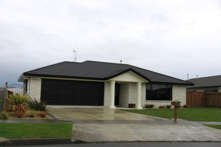 Photo of property in 20 Aspen Way, Kelvin Grove, Palmerston North, 4414