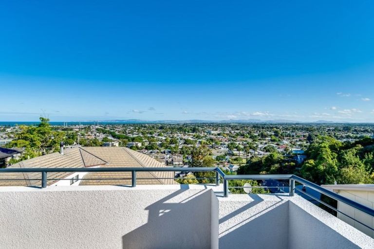 Photo of property in 29 Enfield Road, Hospital Hill, Napier, 4110